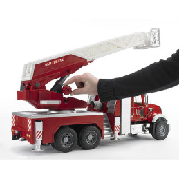 Bruder - Camion De Pompieri Mack Granite Cu Scara, Pompa De Apa Si Sirena